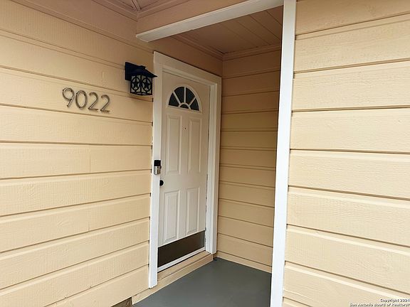 3rd image of 9022 NINER LN