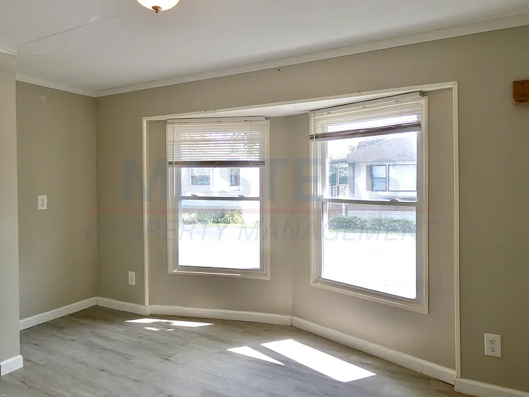 10635 Ford Rd — Photo 24
