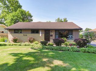 331 E Walnut St, Roselle, IL 60172