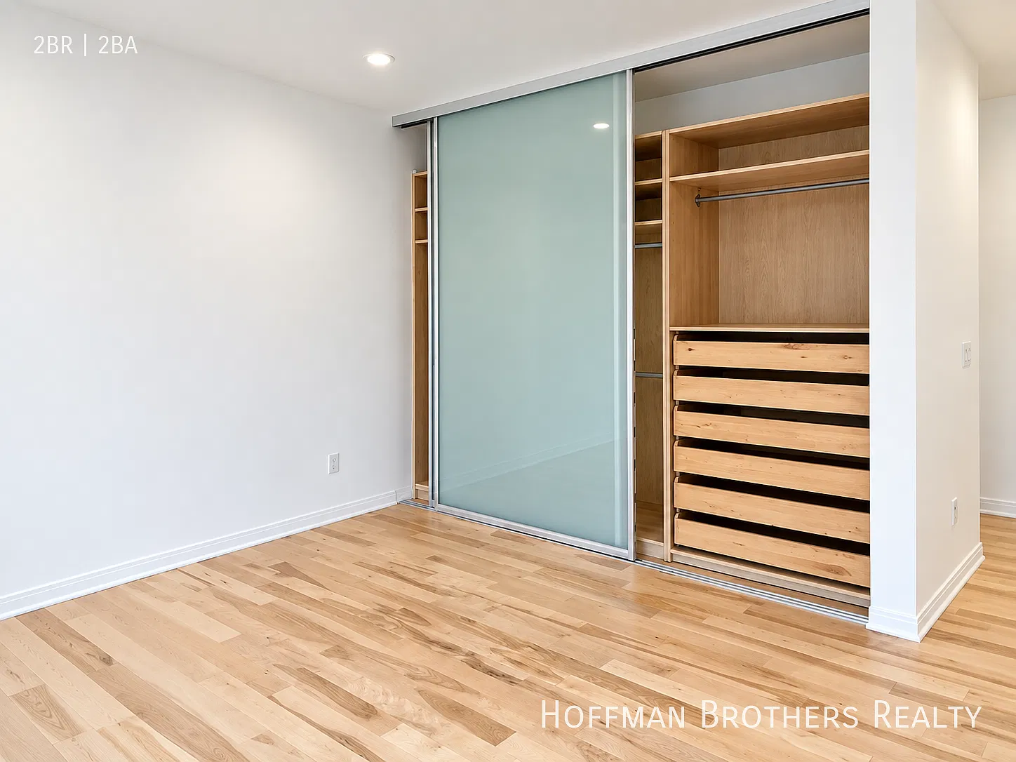 Stylish Hollywood Living Recently Updated 2 Bedroom with Balcony, Equipped Kitchen, Central A/C, ... — Photo 4