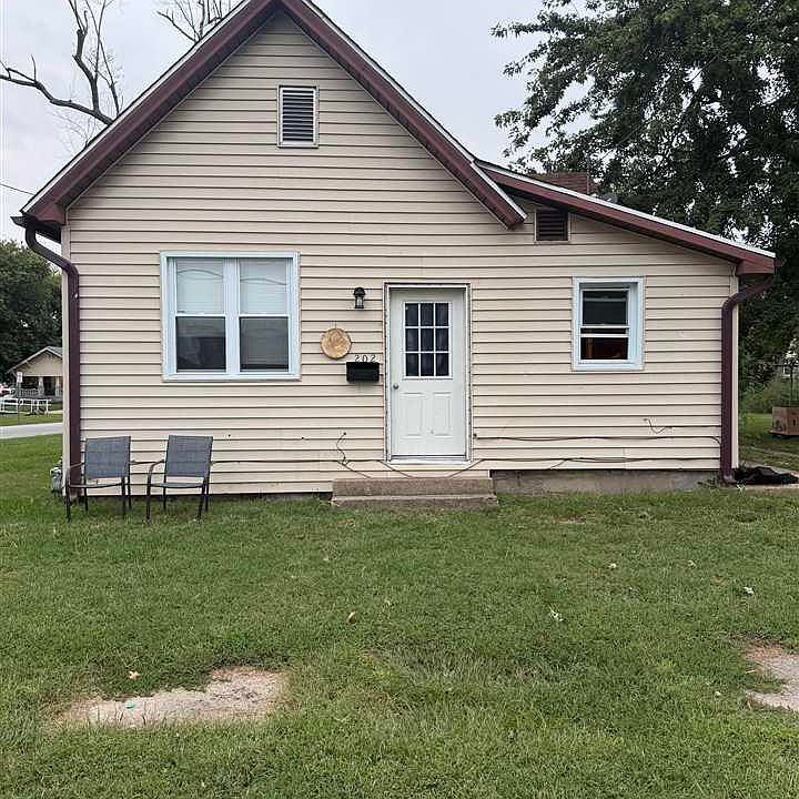 1st image of 202 E Depot St