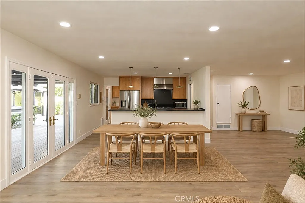 6 bed, 4.5 bath, 3185 sqft, $10,900 — Photo 4