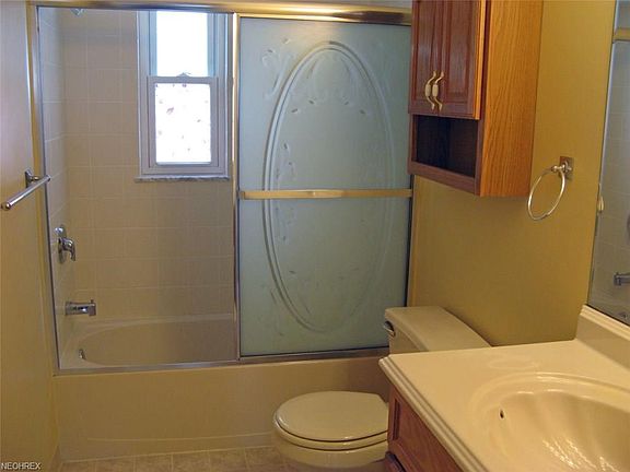 5th image of 26344 Hilliard Blvd
