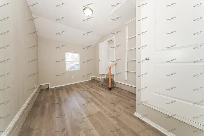 1517 Oelke Dr — Photo 6