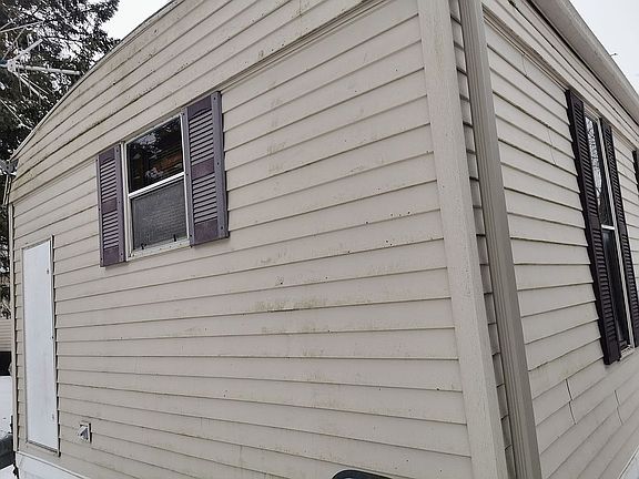 3rd image of 17228 Roberts Dr