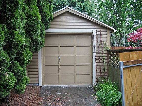 4th image of 4324 NE 21st Ave