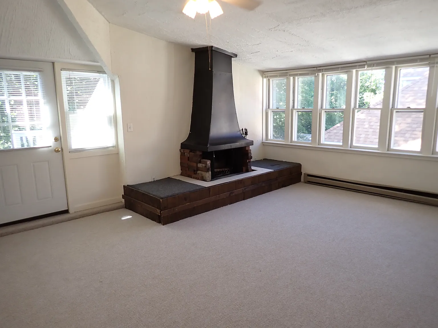 124 Nichols Ave — Photo 2