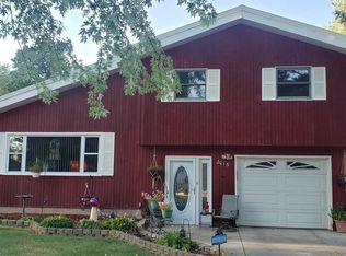 2016 W Laurel St, Freeport, IL 61032