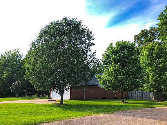 3rd image of 800 Deerfield Dr