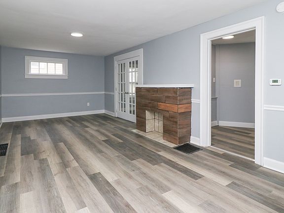 3rd image of 458 W Dickson Ave