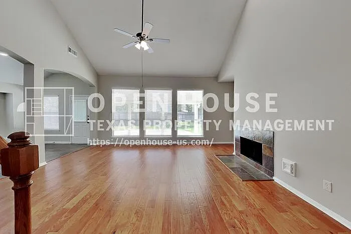 4 bed, 2.5 bath, 2604 sqft, $2,500 — Photo 4