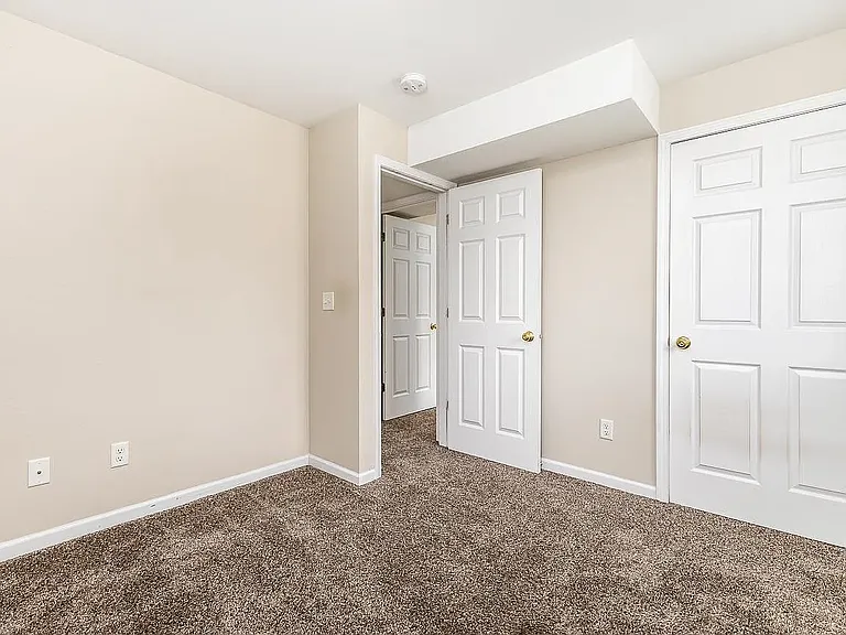1043 Edina St — Photo 32