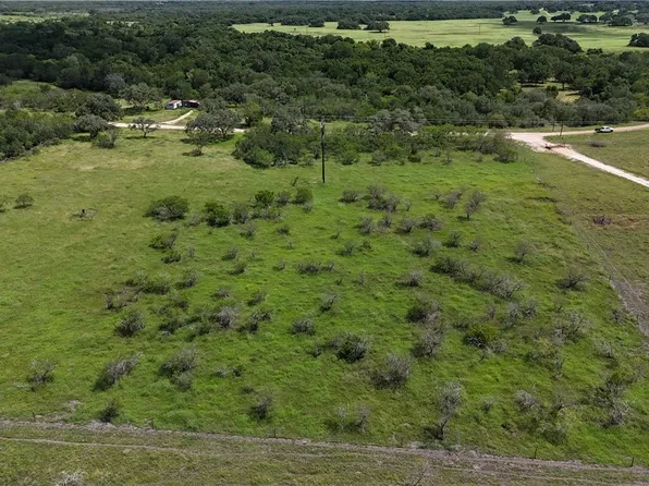 752 Lassman Rd, Goliad, TX 77963