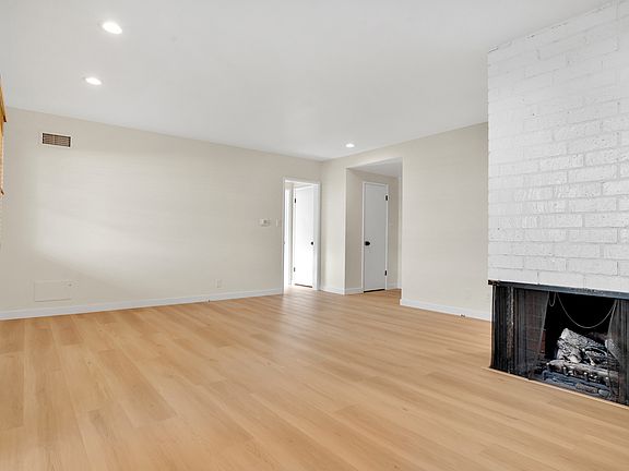 3rd image of 7962 Cozycroft Ave