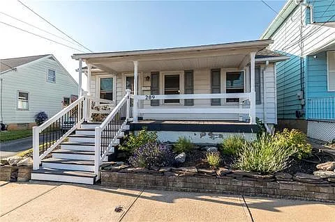 209 W High St — Photo 1