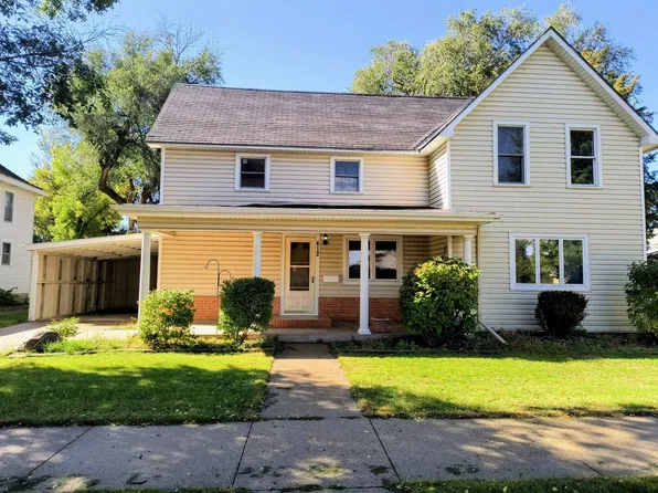 412 E 2nd St, Redfield, SD 57469