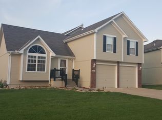 505 NW Magnolia Cir, Grain Valley, MO 64029