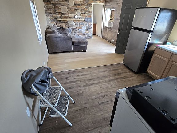4th image of 4210 E 14th St #11429211