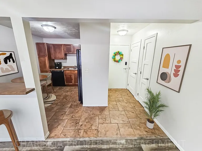 Sixth Street Apartments — Photo 16