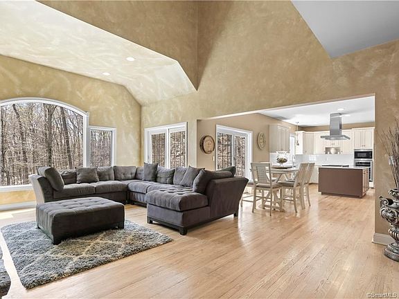 2nd image of 48 Crofts Ln
