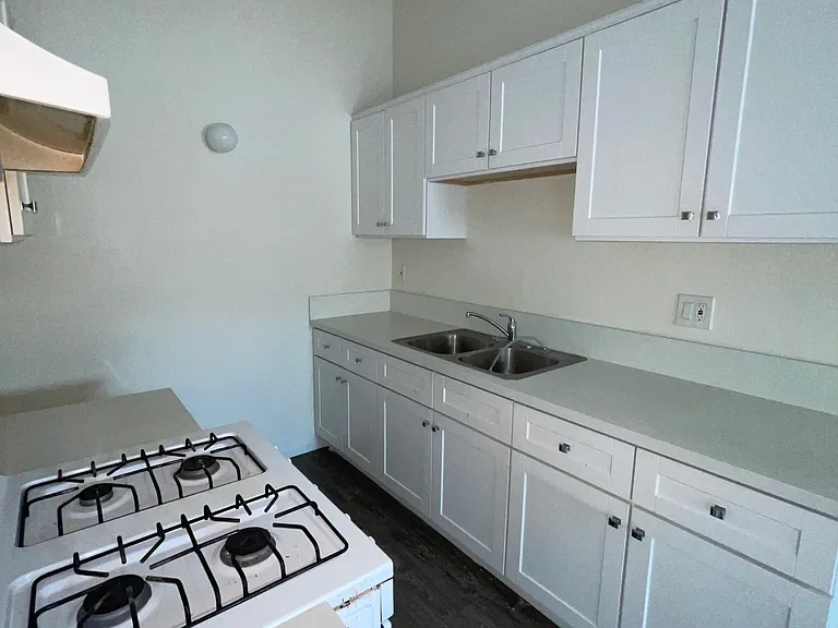 10239 Darby Ave #5 — Photo 6