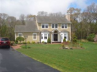 14 Bergers Ct W, Yaphank, NY 11980