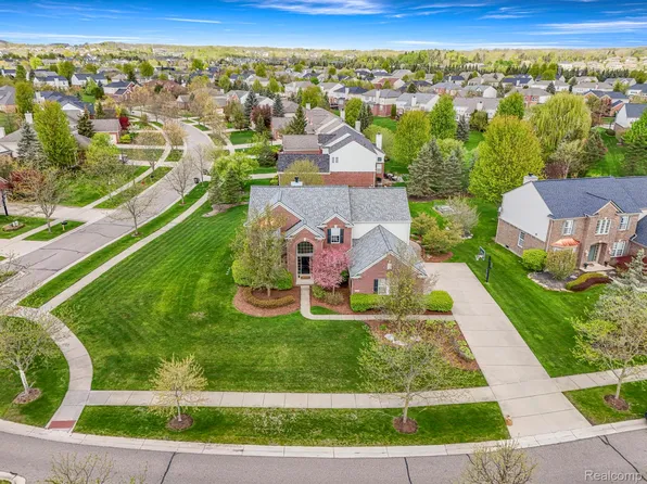 16639 Yellowstone Dr, Northville, MI 48168