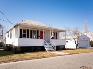 11 Manchester St, Bristol, RI 02809