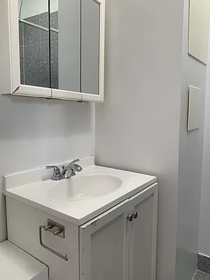 Rented by Cargon Realty | media 8