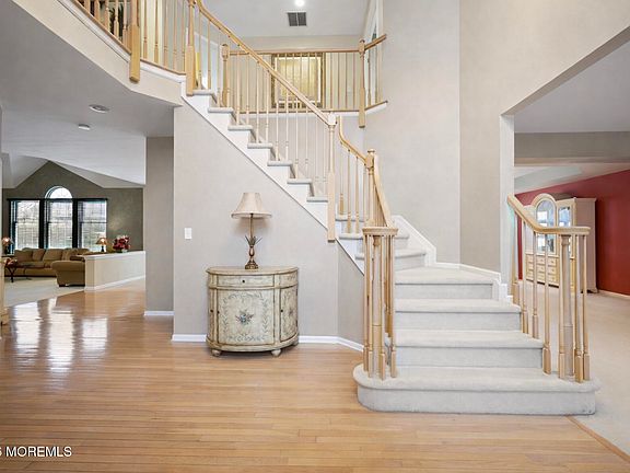 3rd image of 49 Dune Road