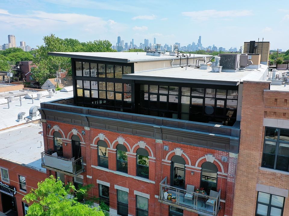 1st image of 3133 N Lakewood Ave #4F
