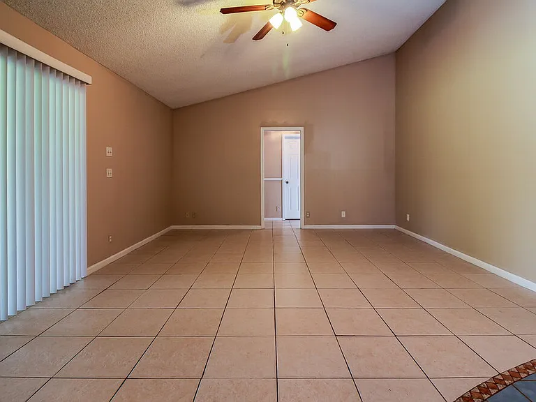 547 Indigo Ave — Photo 2
