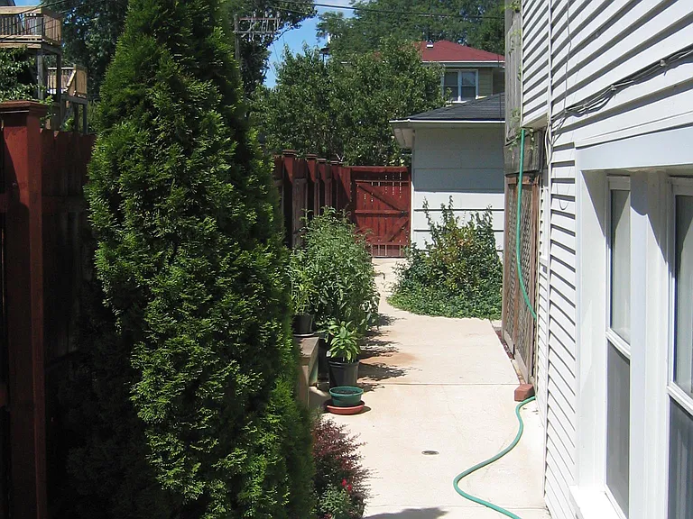 5042 N Oakley Ave #B — Photo 3