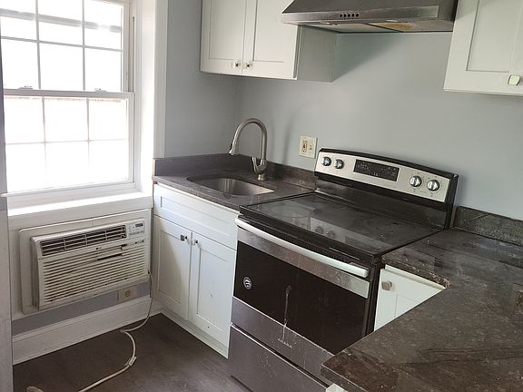 3rd image of 320 9th St #4