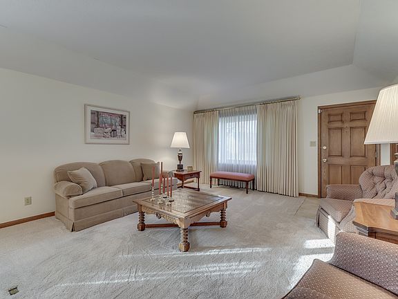 4th image of 2745 Colony Lake East Dr