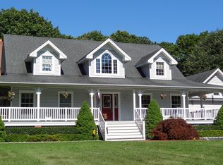 1 Pesce Ct, Bohemia, NY 11716