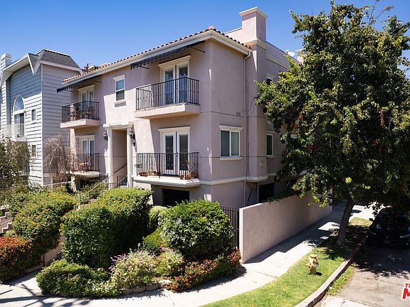 3rd image of 10835 Camarillo St