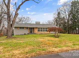 1221 27th Ave NE, Hickory, NC 28601