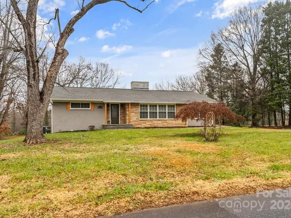 1221 27th Ave NE, Hickory, NC 28601