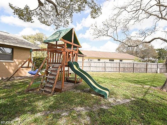 4th image of 8825 Magnolia Ct