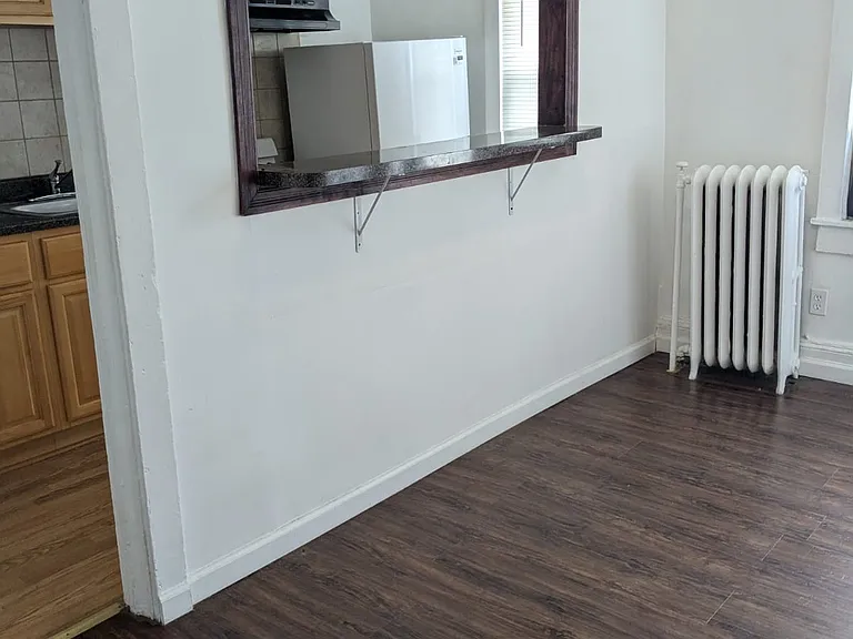 544 Clifton Ave #5 — Photo 3