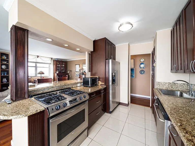 6040 Boulevard East #23 — Photo 7
