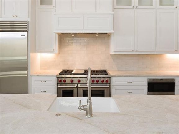 5th image of 4515 Normandy Ave
