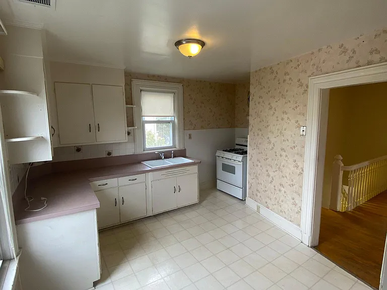 136 Front St #2 — Photo 4