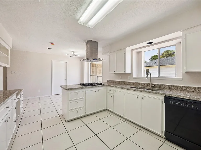 7618 Bankside Dr — Photo 3
