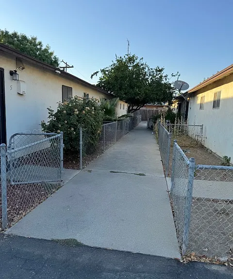 1405 Eucalyptus Avenue — Photo 5
