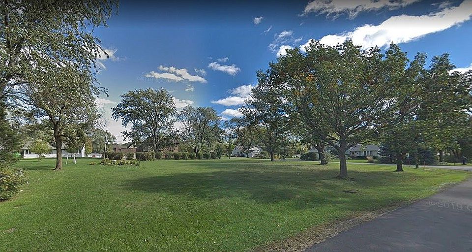 Large corner coveted lot