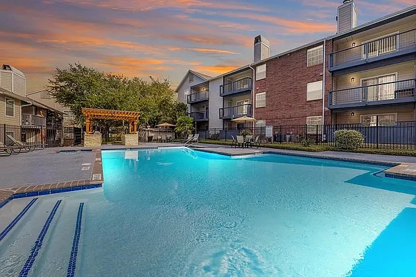 City Crest Apartments — Photo 16