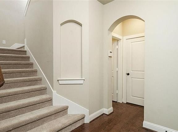 4th image of 1623 Brook Grove Dr
