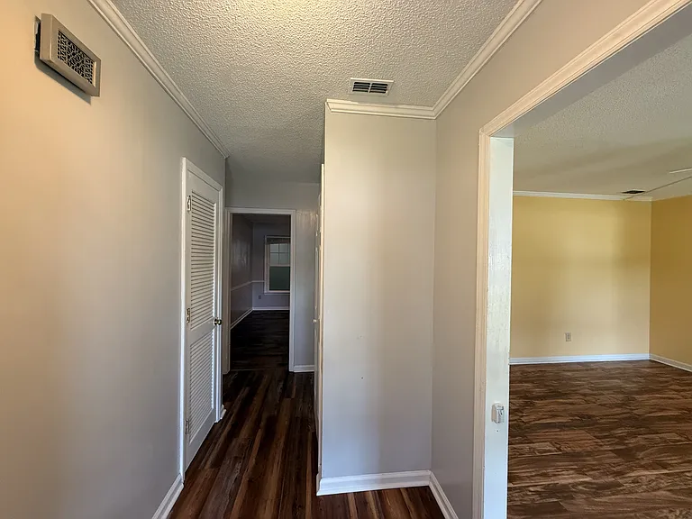 111 Old Post Ct — Photo 2